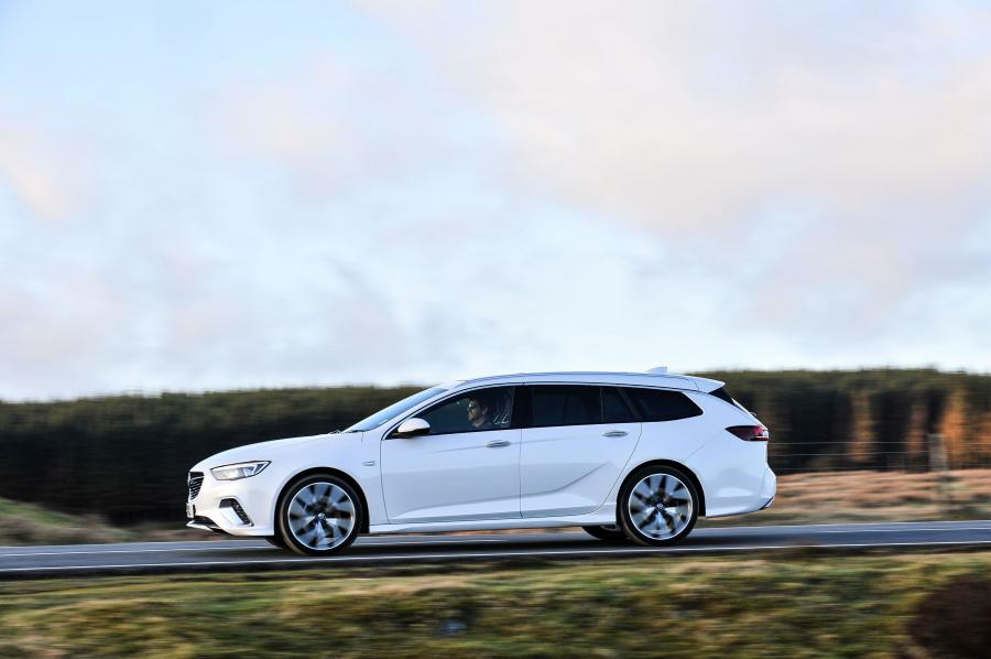  Vauxhall Insignia GSi Sports Tourer 2018 года  (фото 15 из 19)